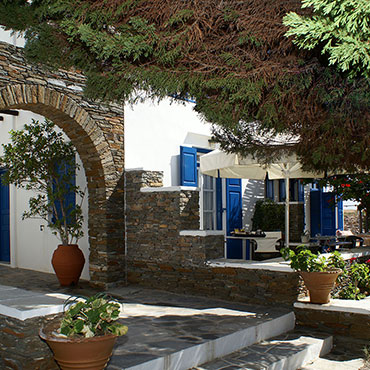 Un arc de pierre à l'hôtel Fassolou